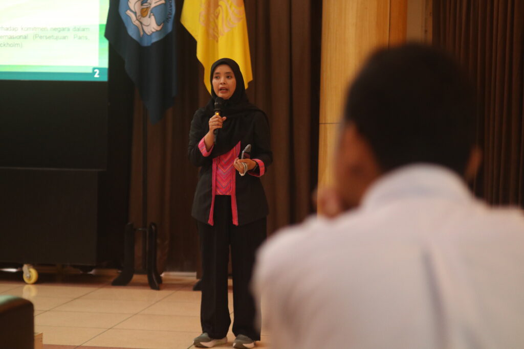 Ms. Silvy as part of the Kemenperin Pusat Industri Hijau gave an opening remarks